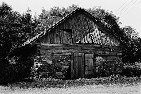 Barklainių dvaro ūkinis pastatas. Vido Dulkės nuotrauka, 9 dešimtmetis